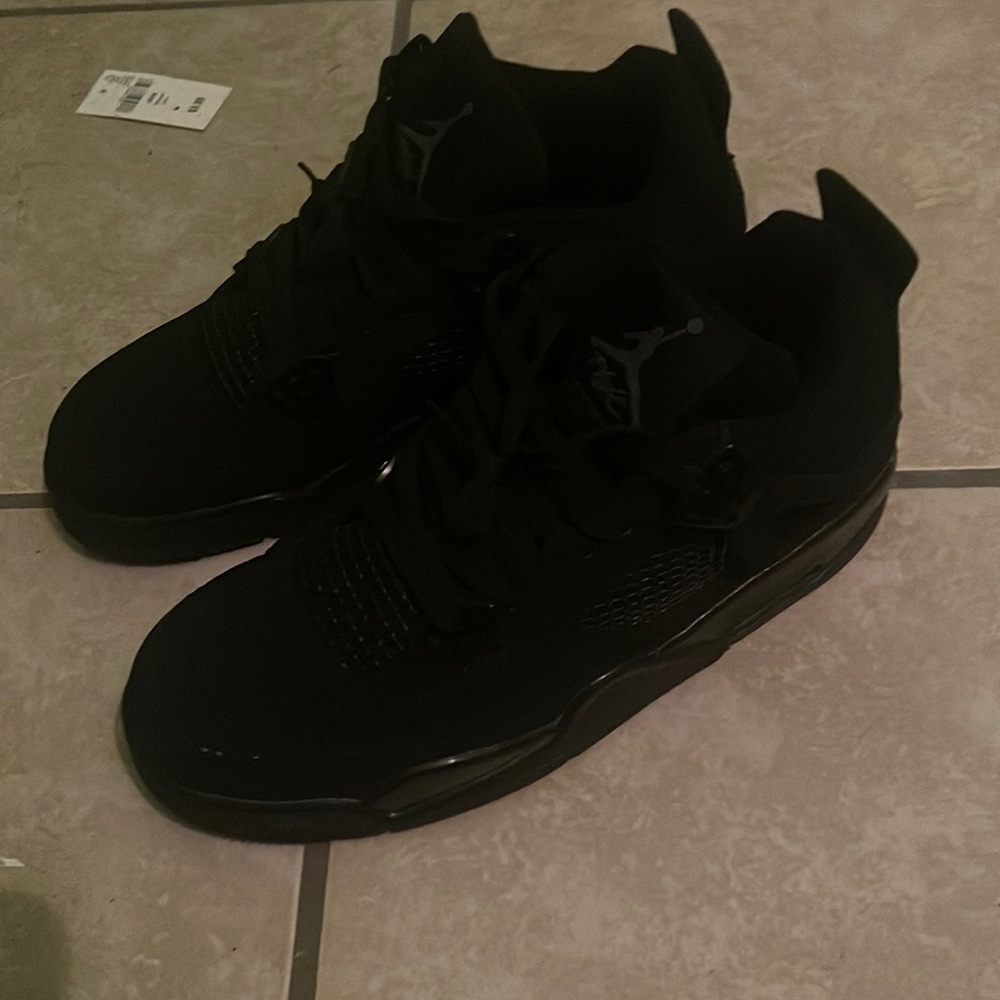 Black Cat Jordan 4